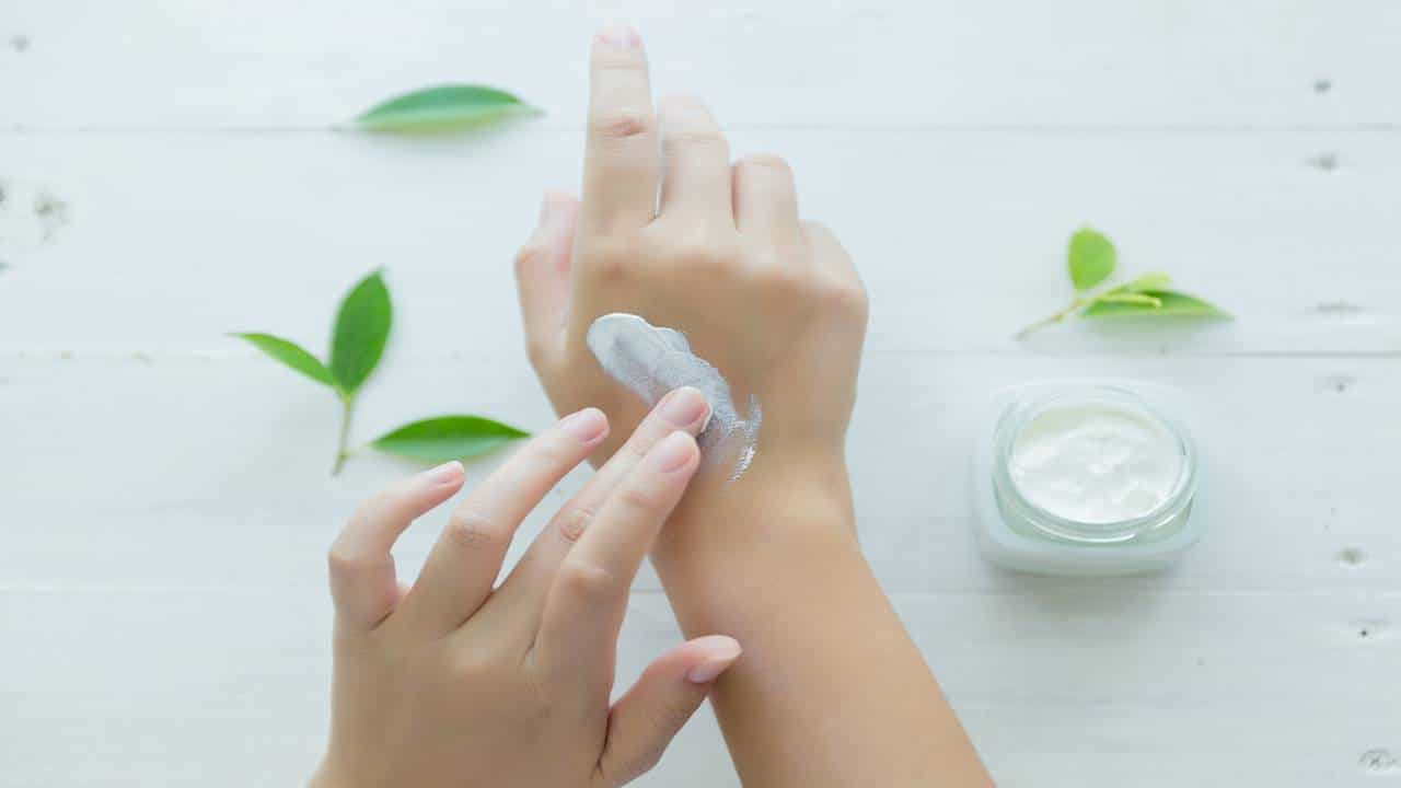 3 tratamentos antimanchas para hidratar, rejuvenescer e deixar as mãos mais bonitas