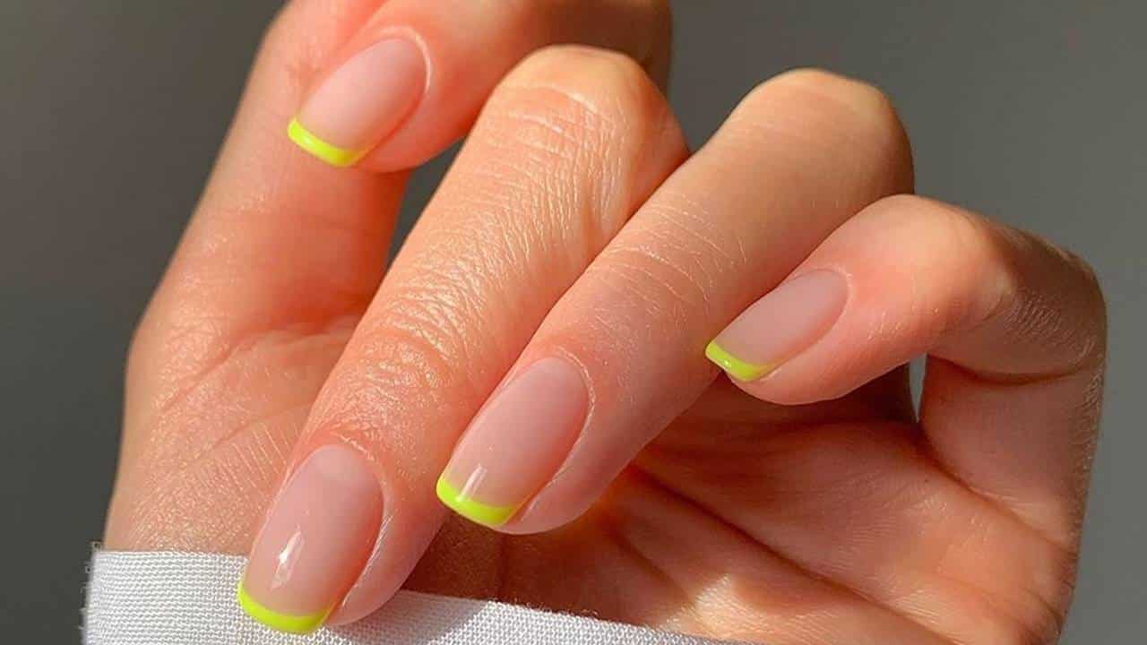 5 designs de unhas 'microfrench' que são ELEGANTES e perfeitos (2)