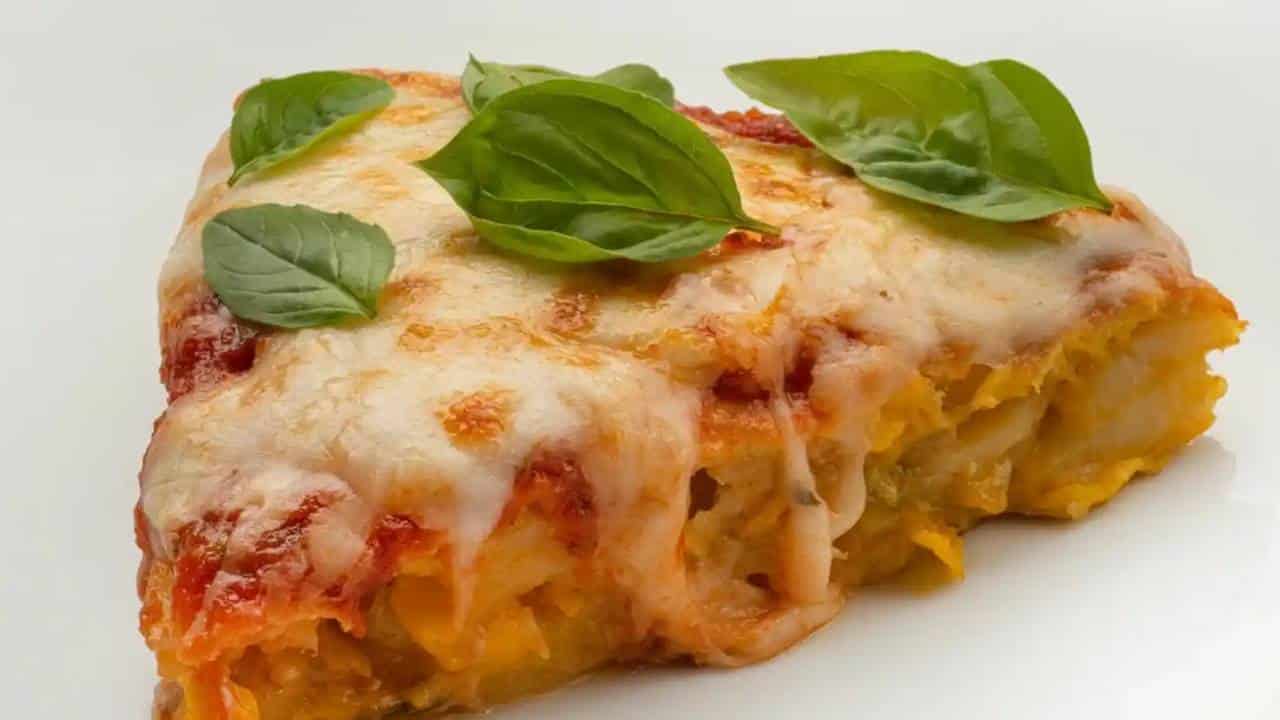 Inacreditável: A receita de omelete de batata que vira pizza; original e deliciosa