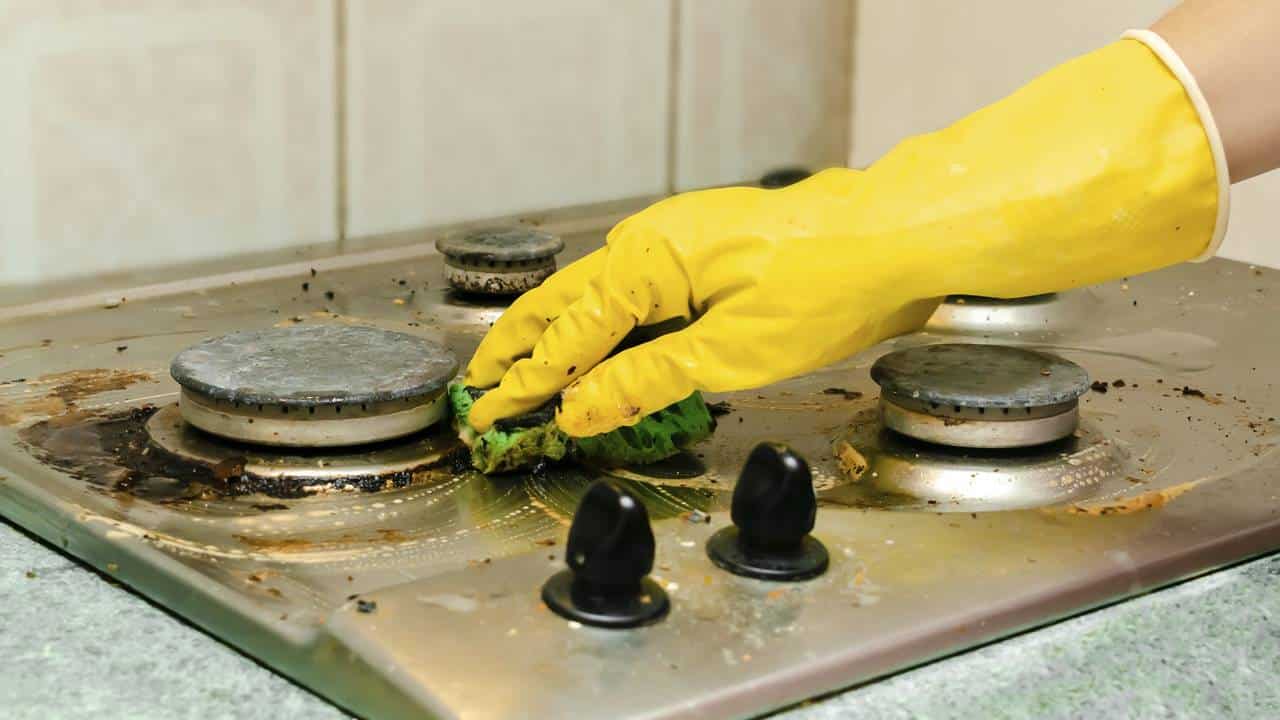 Limpe o fogão de forma prática e rápida:
