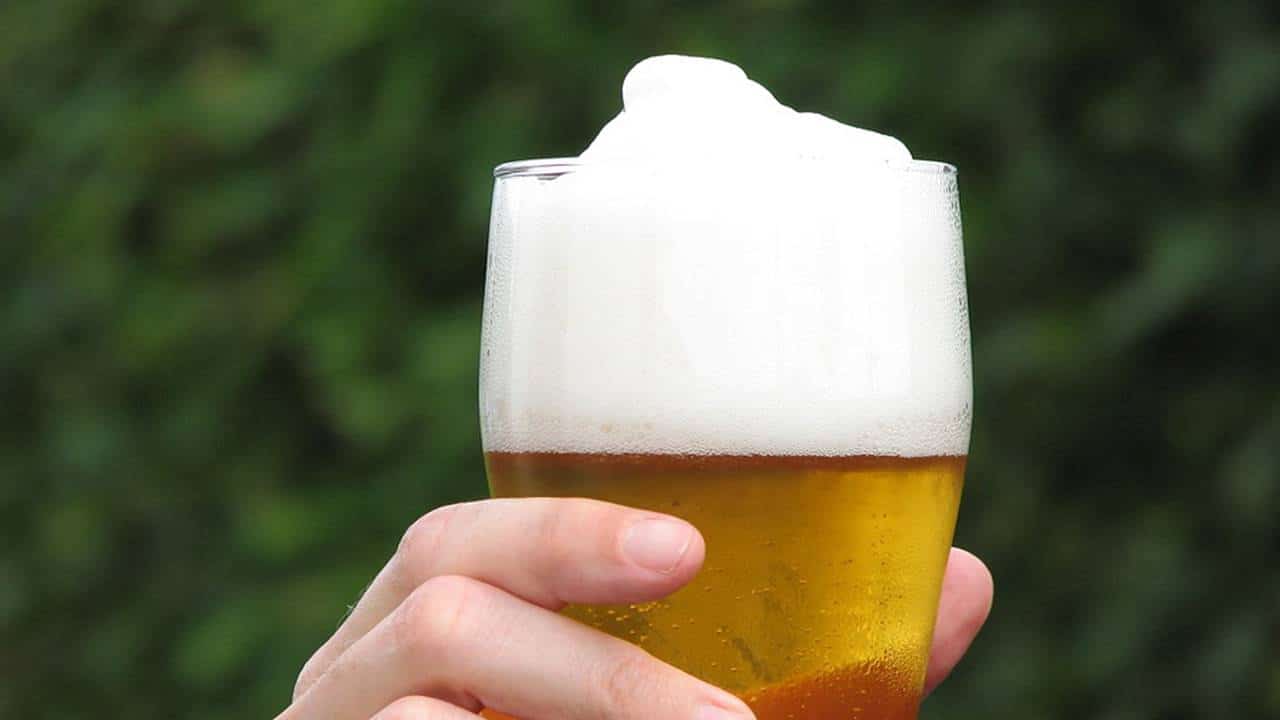 Para que serve a espuma da cerveja?