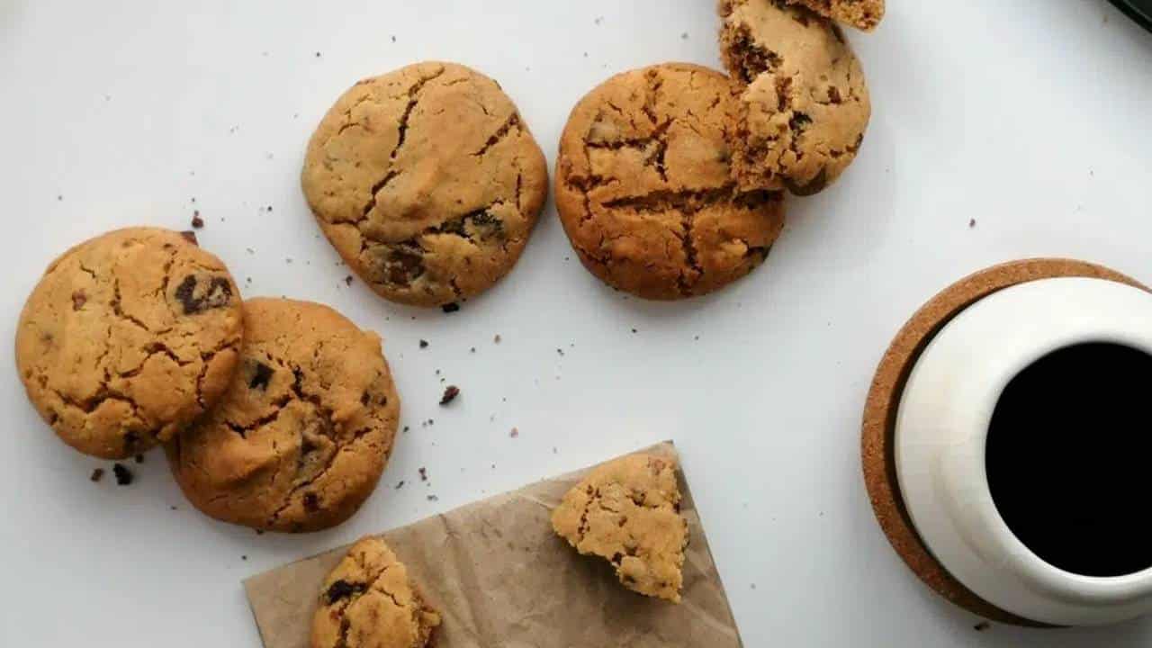 Faça deliciosos biscoitos de café macios por dentro e crocantes por fora