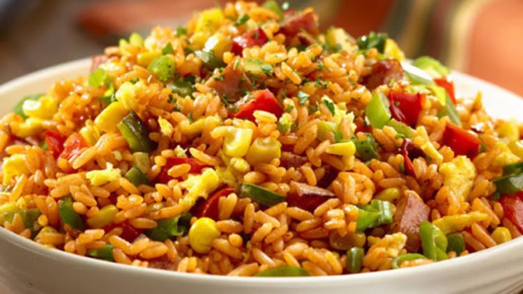 Faça um arroz recheado sensacional: fácil e delicioso