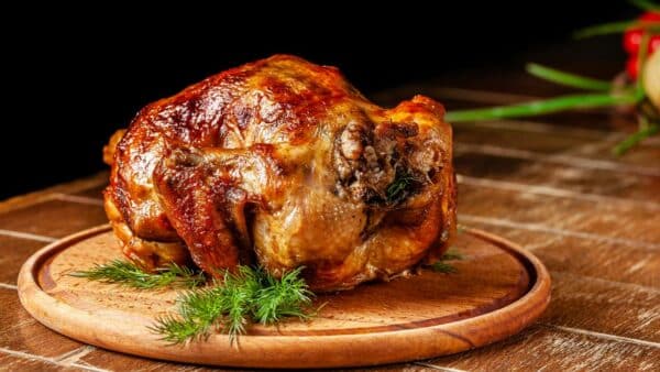 Frango Assado Molhadinho para substituir o peru no Natal: passo a passo