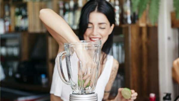 Esse é o jeito certo de limpar o liquidificador! Limpeza malfeita pode fazer mal à saúde