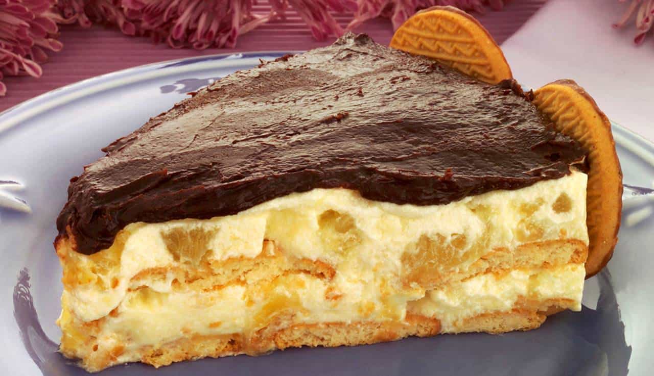 Receita fácil de torta gelada de abacaxi e chocolate