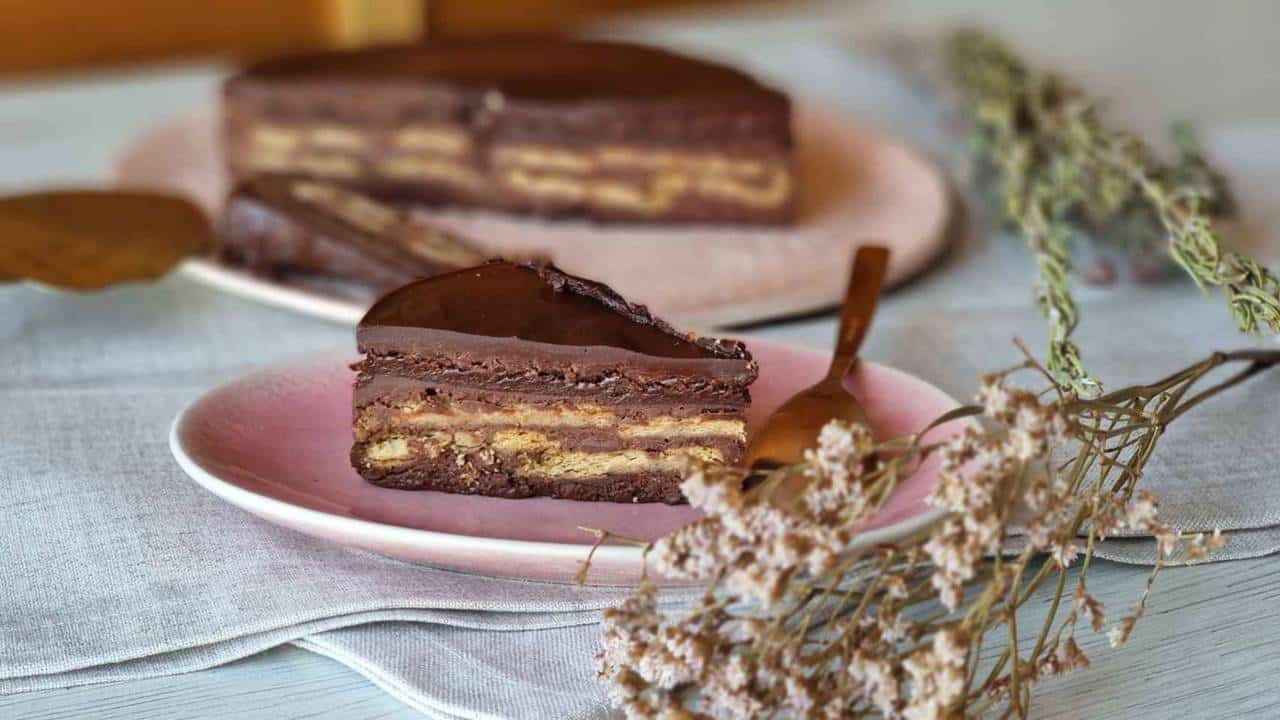 Torta fácil de biscoitos e chocolate