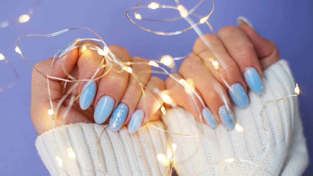 UNHAS DE LUZES DE NATAL a manicure que rejuvenesce as mãos