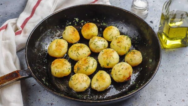 Como fazer deliciosas BATATAS FRITAS temperadas para o jantar