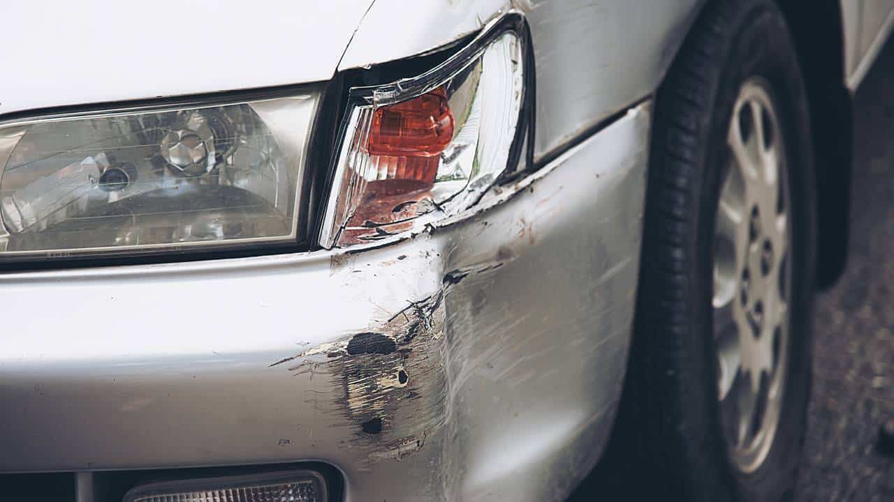 O segredo para tirar um arranhão do carro sem precisar ir à oficina