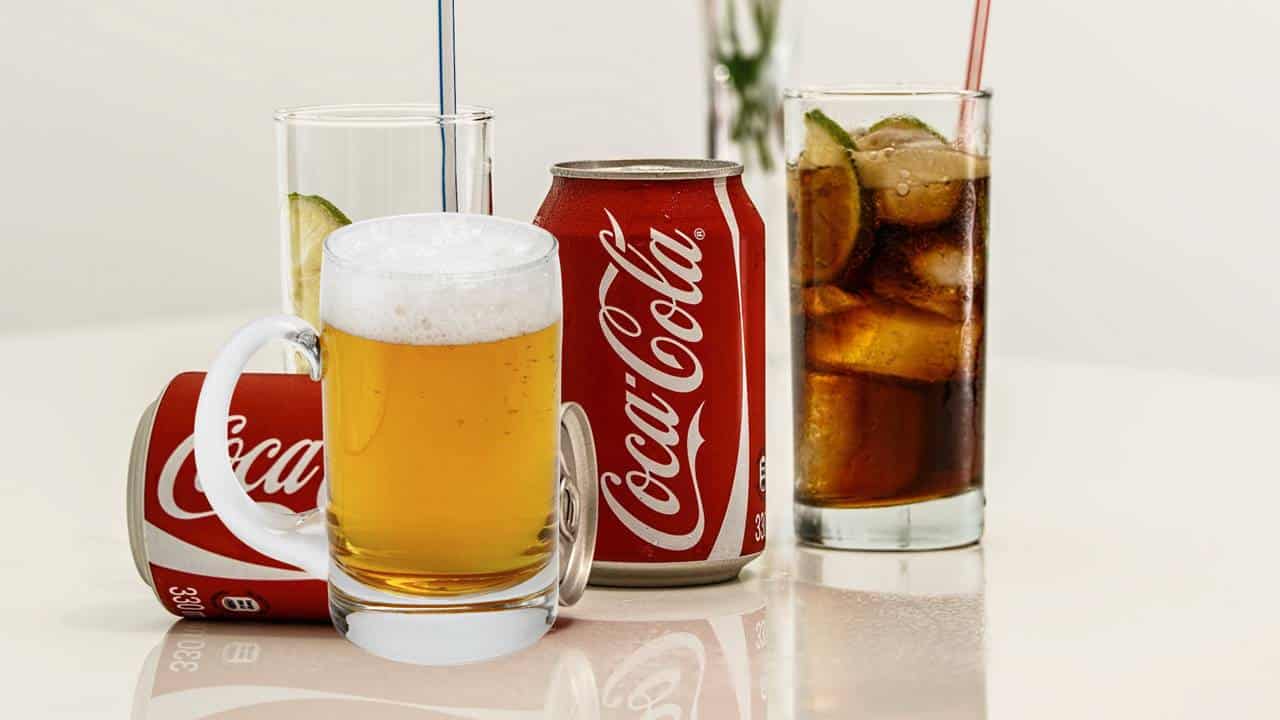 Fim da polêmica: O que engorda mais, uma cerveja ou uma Coca-Cola?