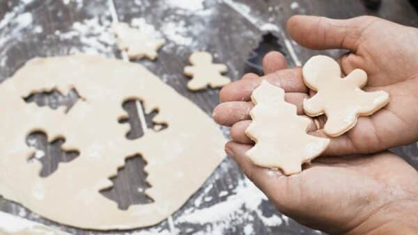 Aprenda a fazer BISCOITOS DE NATAL fáceis e rápidos