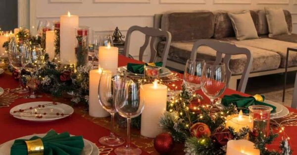 DECORATE THE CHRISTMAS TABLE