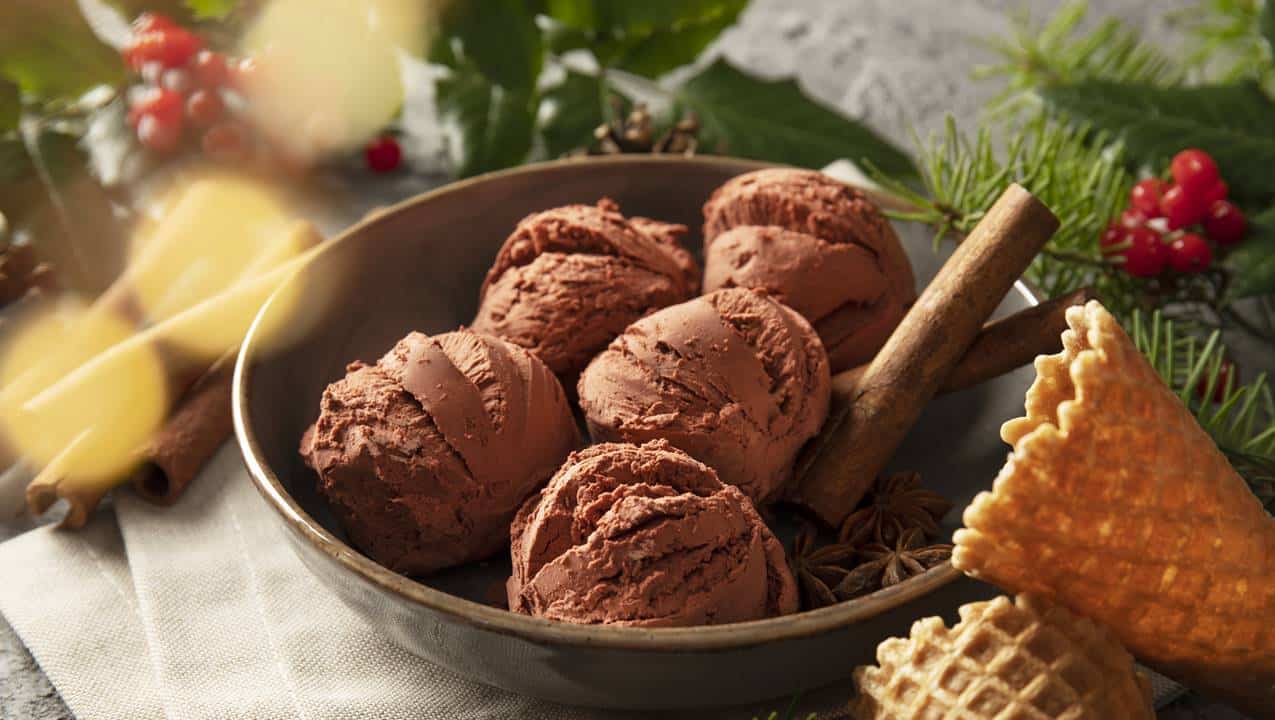 Prepare sorvete de chocolate com Leite Condensado: são apenas três ingredientes