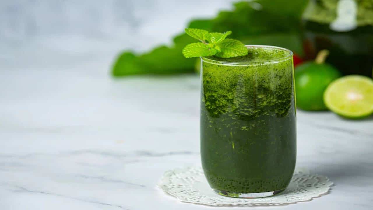 O que acontece se você beber suco verde todos os dias?