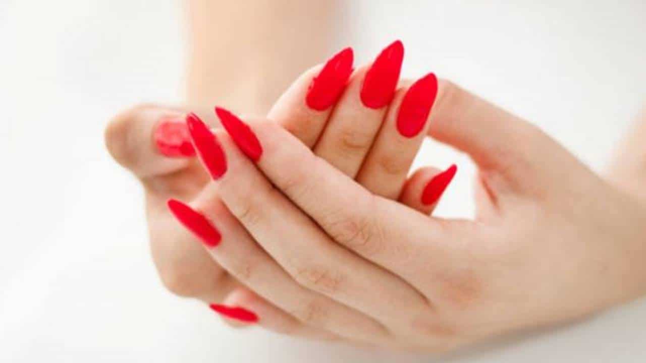 Unhas postiças: quais são os riscos para as mãos?