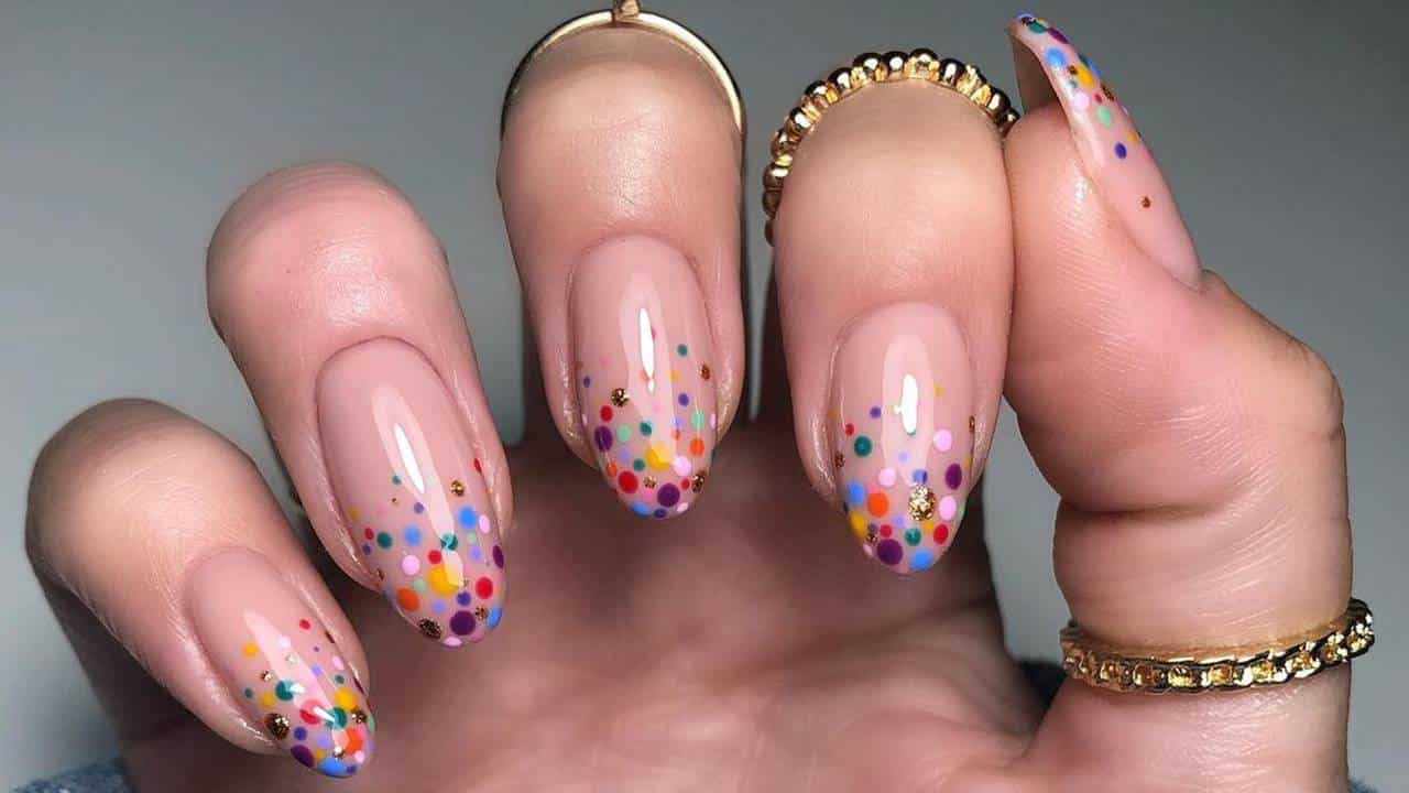 5 modelos de unhas confete para deixar suas MÃOS JOVENS