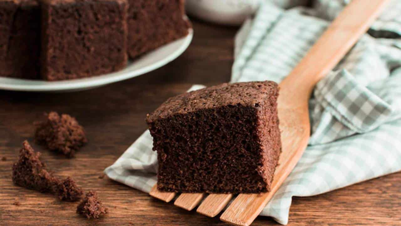 Não quebre sua dieta! Faça um bolo de chocolate fofinho, gostoso e saudável