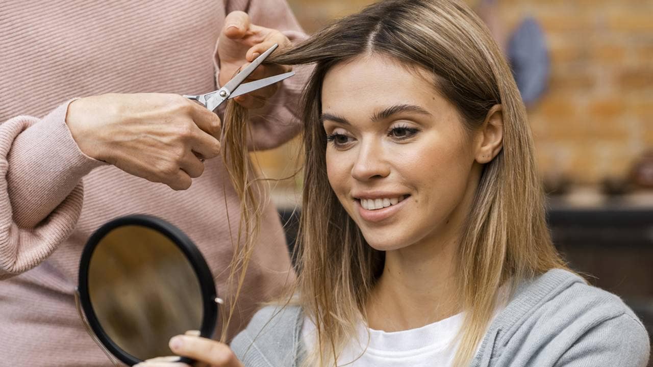 3 cortes de cabelo de comprimento médio que afinam o rosto