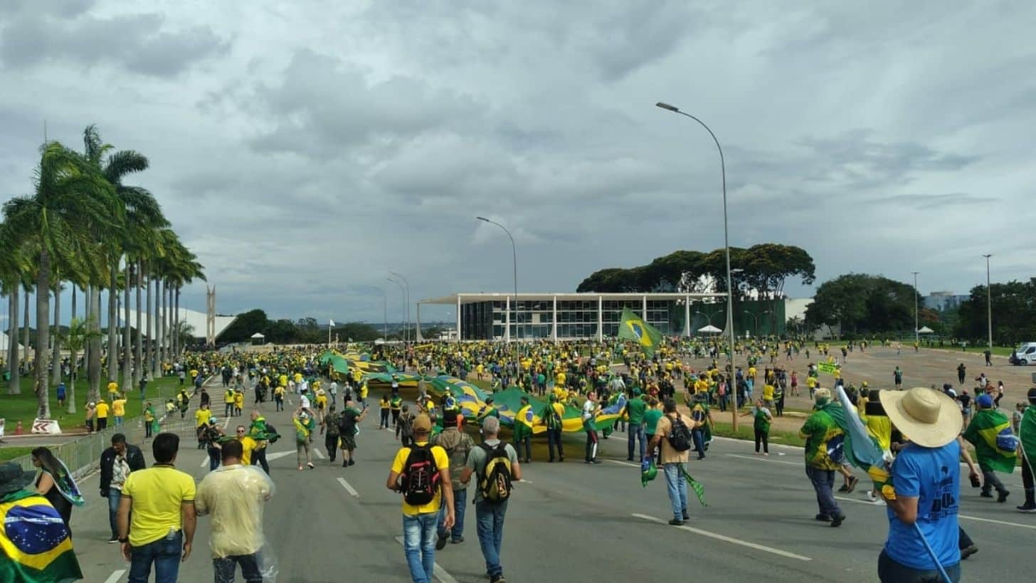 Vídeos: É assim que seguidores de Bolsonaro invadiram o Congresso