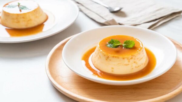 Flan de coco e cream cheese: a sobremesa que você precisa experimentar