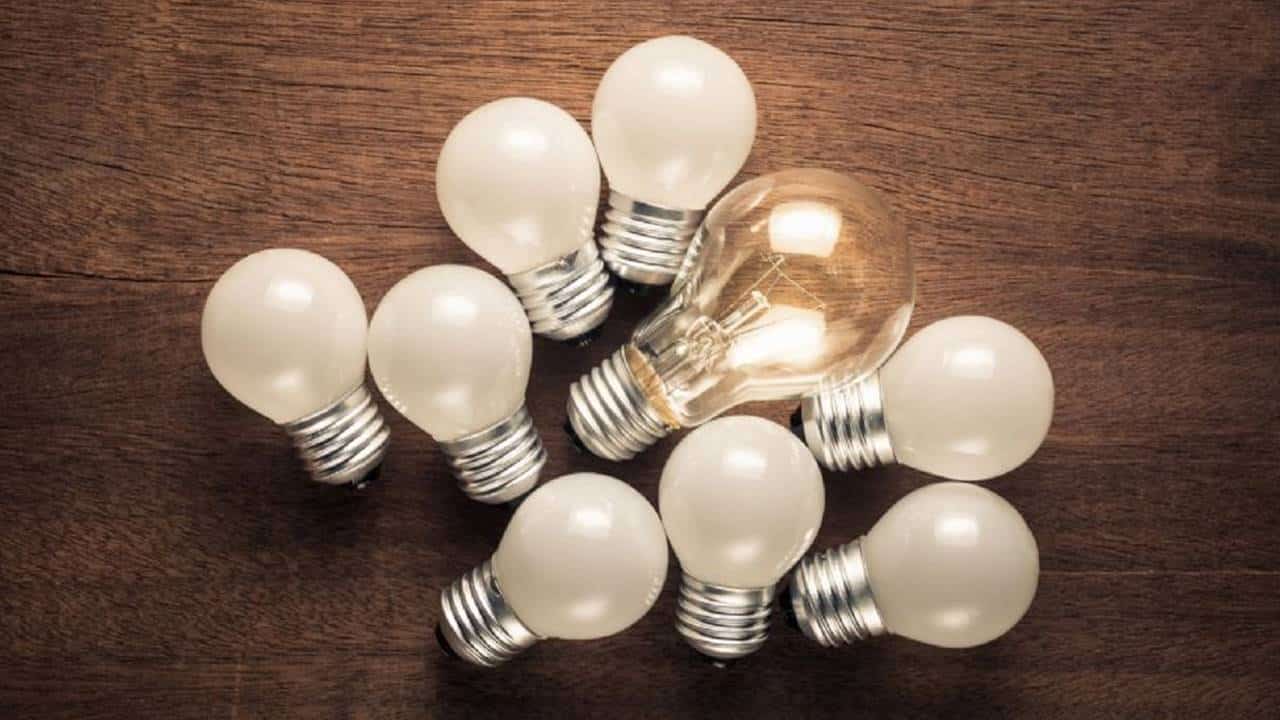 Luz branca ou amarela: qual a melhor lâmpada para economizar energia?