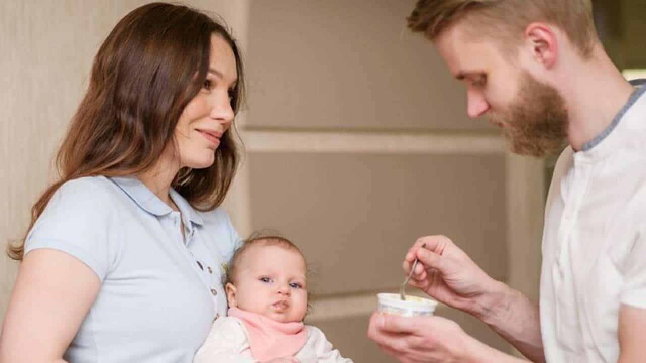 O que acontece se eu der iogurte ao meu bebê? Essa é a razão pela qual você não deveria