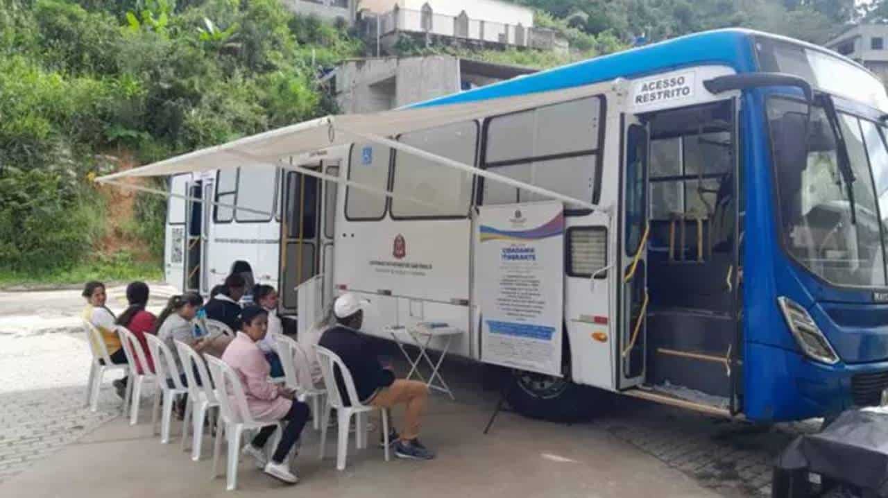 Ônibus do Cidadania Itinerante oferece serviços gratuitos em Guarulhos