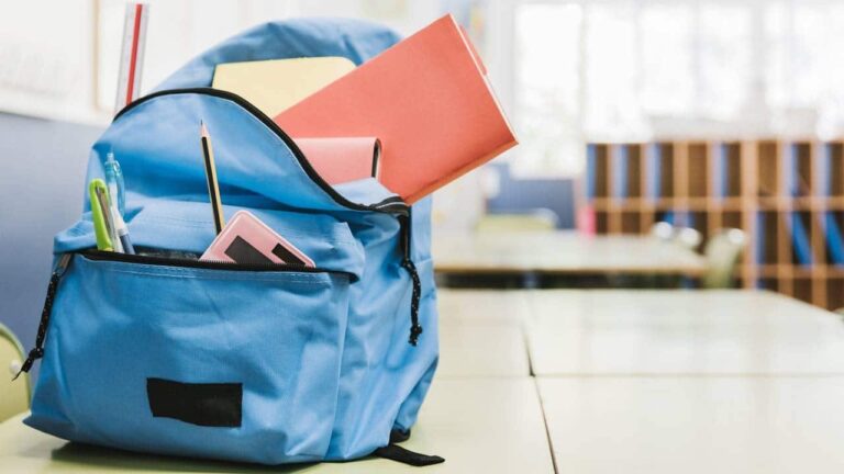 Prefeitura de SP libera créditos para compra de material e uniforme de 28,6 mil estudantes