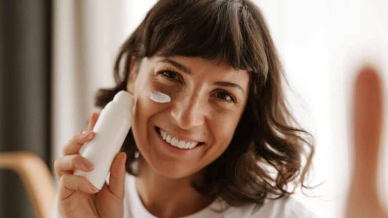 Elimine as rugas dos olhos e rejuvenesça com este creme regenerador caseiro