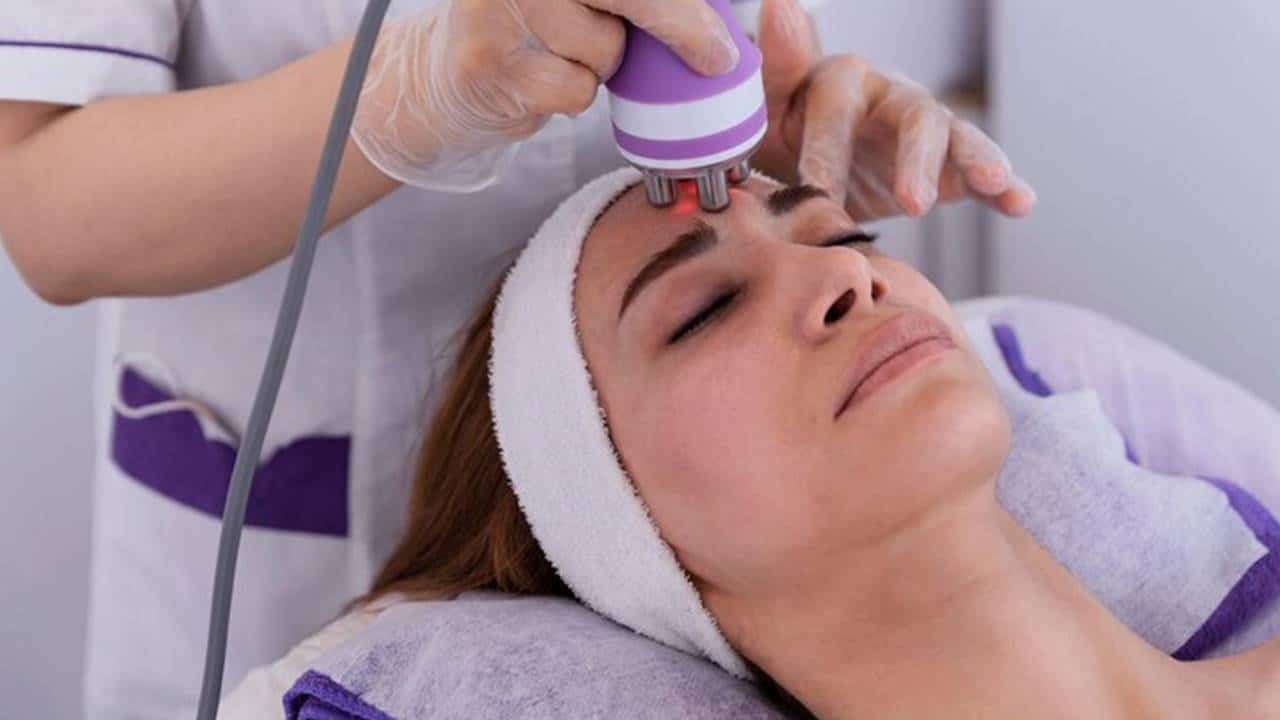 Radiofrequência facial contra a flacidez: os benefícios da aplicação desses tratamentos