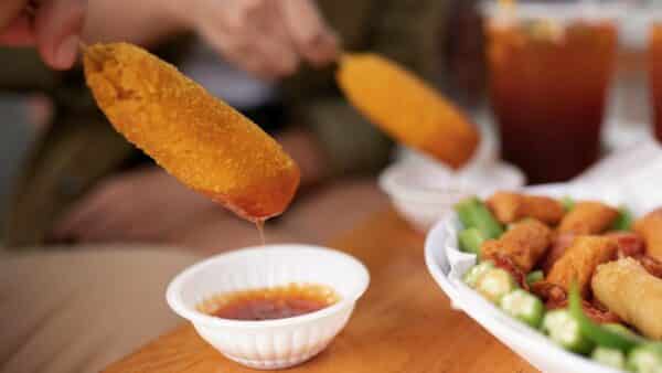 SALSICHAS EMPANADAS um lanche rápido e barato de fazer