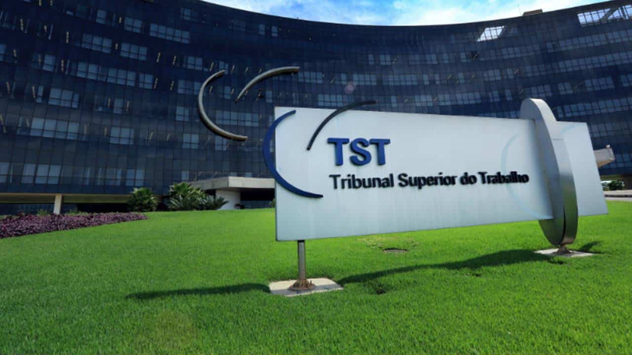 TST abre concurso tem 300 vagas para juiz e salário é de R$ 32 mil