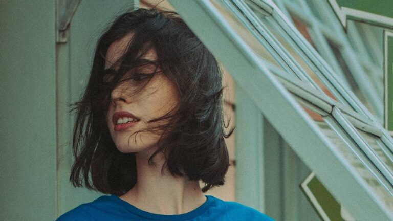4 cortes de cabelo para esconder a papada e afinar o rosto
