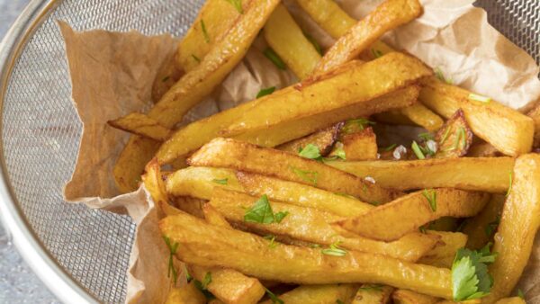 2 razões muito importantes para fazer batatas fritas com casca