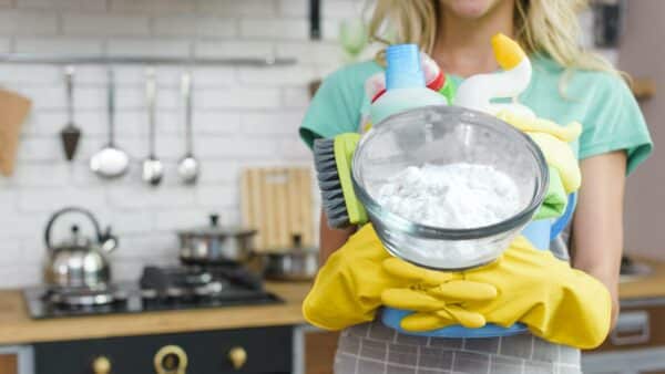 Aprenda 3 novos truques com bicarbonato de sódio para facilitar a limpeza