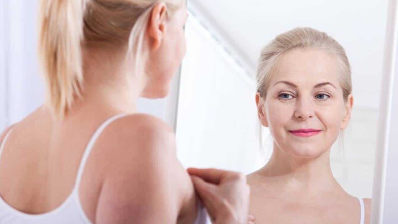 Como cuidar do rosto na menopausa e manter a pele bonita