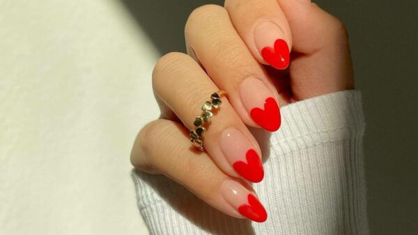 5 design de unhas com FRANCESINHA DE CORAÇÃO para ter mãos jovens