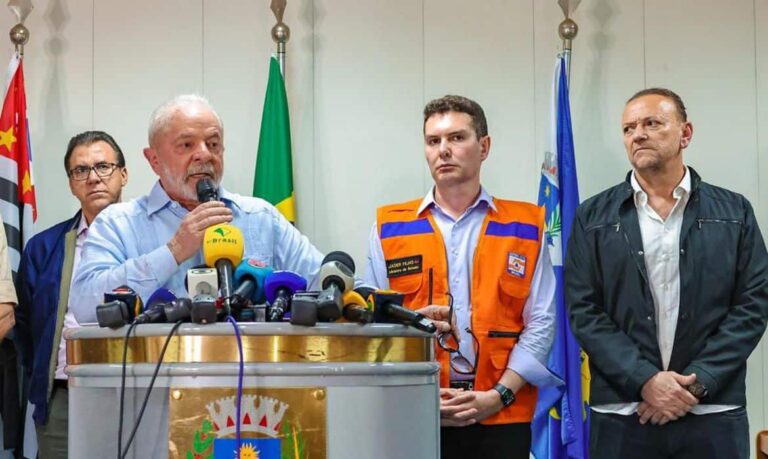 Lula decreta intervenção federal após ataques no DF