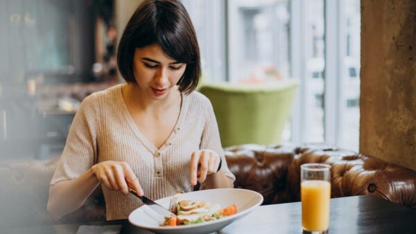 7 coisas que você nunca deve fazer depois de comer: veja lista!