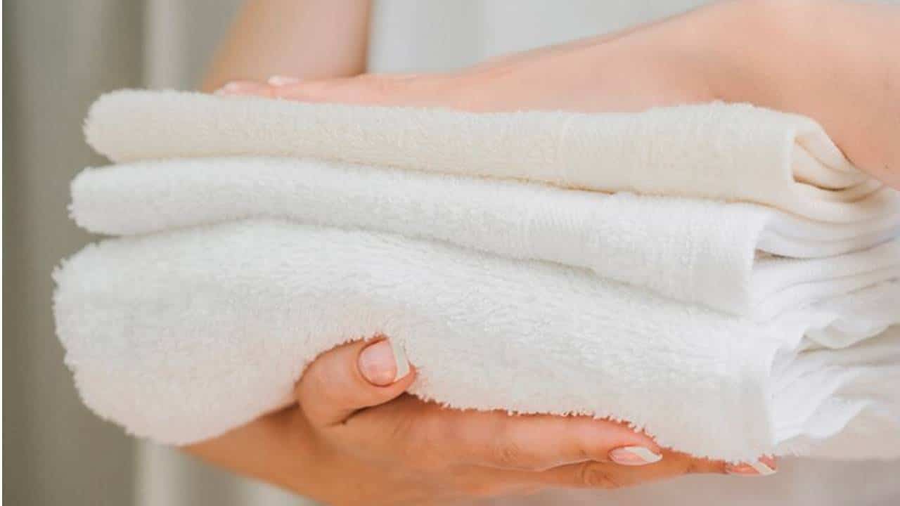 Truques secretos da vovó para branquear toalhas sujas