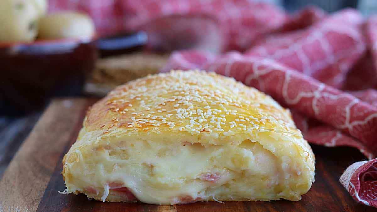 Strudel de batata com presunto e queijo: a receita que você precisa experimentar