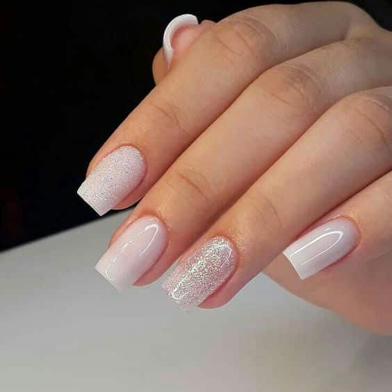 O que são unhas vitrificadas? A nova tendência na manicure de verão