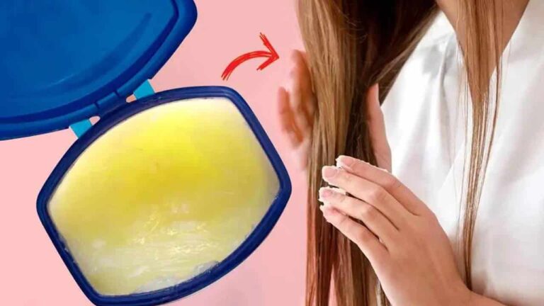 A vaselina é um produto amplamente conhecido por suas inúmeras utilidades, desde proteger a pele contra queimaduras até hidratar lábios e calcanhares ressecados. Contudo, poucos sabem que ela também pode ser uma aliada eficaz nos cuidados com os cabelos. Quando combinada com azeite, a vaselina ajuda a promover o crescimento capilar, fortalecer os fios e melhorar a saúde geral do couro cabeludo. Além disso, trata-se de um tratamento acessível e simples de aplicar. Benefícios do Uso de Vaselina e Azeite no Cabelo Estimula o crescimento: A vaselina forma uma barreira protetora que retém a umidade, nutrindo e protegendo o couro cabeludo. Nutrição profunda: O azeite é rico em vitaminas e antioxidantes que penetram nos fios e estimulam os folículos capilares. Previne o ressecamento: A combinação hidrata profundamente, melhorando a textura do cabelo e prevenindo a quebra. Como Fazer o Tratamento com Vaselina e Azeite Ingredientes: 1/2 colher de sopa de vaselina 1/2 colher de sopa de azeite 1 touca de banho Instruções: Prepare a mistura: Misture a vaselina e o azeite em um recipiente pequeno até obter uma consistência homogênea. Aplique no cabelo: Espalhe a mistura uniformemente sobre os cabelos secos, cobrindo da raiz às pontas. Massageie o couro cabeludo: Faça movimentos circulares por 10 a 15 minutos para estimular a circulação sanguínea, ajudando os nutrientes a penetrarem profundamente. Cubra o cabelo: Use uma touca de banho para manter a mistura no lugar e evitar sujeira na roupa ou roupa de cama. Deixe agir: Deixe a mistura no cabelo durante a noite para obter o máximo de benefícios. Lave pela manhã: Use um shampoo suave e água morna para remover completamente a mistura dos fios. Frequência de Uso Aplique este tratamento duas vezes por semana, preferencialmente na noite anterior ao dia de lavar os cabelos. Em menos de um mês, você perceberá melhorias significativas no crescimento e na aparência dos fios. Dicas Adicionais para Potencializar os Resultados Utilize um pente de dentes largos para distribuir a mistura de forma uniforme. Proteja seu travesseiro com uma toalha caso a mistura se desloque durante a noite. Mantenha uma dieta equilibrada, rica em vitaminas e minerais, para complementar o tratamento e fortalecer os fios de dentro para fora. Conclusão A combinação de vaselina e azeite é uma solução caseira simples e eficaz para promover cabelos mais longos, fortes e saudáveis. Com uma aplicação regular e cuidados consistentes, você notará resultados visíveis em poucas semanas. Experimente este tratamento e desfrute de fios revitalizados, hidratados e brilhantes! A vaselina é um produto amplamente conhecido por suas inúmeras utilidades, desde proteger a pele contra queimaduras até hidratar lábios e calcanhares ressecados. Contudo, poucos sabem que ela também pode ser uma aliada eficaz nos cuidados com os cabelos. Quando combinada com azeite, a vaselina ajuda a promover o crescimento capilar, fortalecer os fios e melhorar a saúde geral do couro cabeludo. Além disso, trata-se de um tratamento acessível e simples de aplicar. Benefícios do Uso de Vaselina e Azeite no Cabelo Estimula o crescimento: A vaselina forma uma barreira protetora que retém a umidade, nutrindo e protegendo o couro cabeludo. Nutrição profunda: O azeite é rico em vitaminas e antioxidantes que penetram nos fios e estimulam os folículos capilares. Previne o ressecamento: A combinação hidrata profundamente, melhorando a textura do cabelo e prevenindo a quebra. Como Fazer o Tratamento com Vaselina e Azeite Ingredientes: 1/2 colher de sopa de vaselina 1/2 colher de sopa de azeite 1 touca de banho Instruções: Prepare a mistura: Misture a vaselina e o azeite em um recipiente pequeno até obter uma consistência homogênea. Aplique no cabelo: Espalhe a mistura uniformemente sobre os cabelos secos, cobrindo da raiz às pontas. Massageie o couro cabeludo: Faça movimentos circulares por 10 a 15 minutos para estimular a circulação sanguínea, ajudando os nutrientes a penetrarem profundamente. Cubra o cabelo: Use uma touca de banho para manter a mistura no lugar e evitar sujeira na roupa ou roupa de cama. Deixe agir: Deixe a mistura no cabelo durante a noite para obter o máximo de benefícios. Lave pela manhã: Use um shampoo suave e água morna para remover completamente a mistura dos fios. Frequência de Uso Aplique este tratamento duas vezes por semana, preferencialmente na noite anterior ao dia de lavar os cabelos. Em menos de um mês, você perceberá melhorias significativas no crescimento e na aparência dos fios. Dicas Adicionais para Potencializar os Resultados Utilize um pente de dentes largos para distribuir a mistura de forma uniforme. Proteja seu travesseiro com uma toalha caso a mistura se desloque durante a noite. Mantenha uma dieta equilibrada, rica em vitaminas e minerais, para complementar o tratamento e fortalecer os fios de dentro para fora. Conclusão A combinação de vaselina e azeite é uma solução caseira simples e eficaz para promover cabelos mais longos, fortes e saudáveis. Com uma aplicação regular e cuidados consistentes, você notará resultados visíveis em poucas semanas. Experimente este tratamento e desfrute de fios revitalizados, hidratados e brilhantes!