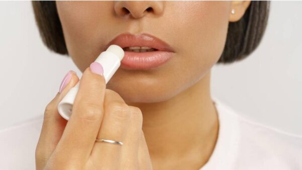 12 usos surpreendentes do protetor labial que ninguém nunca te contou