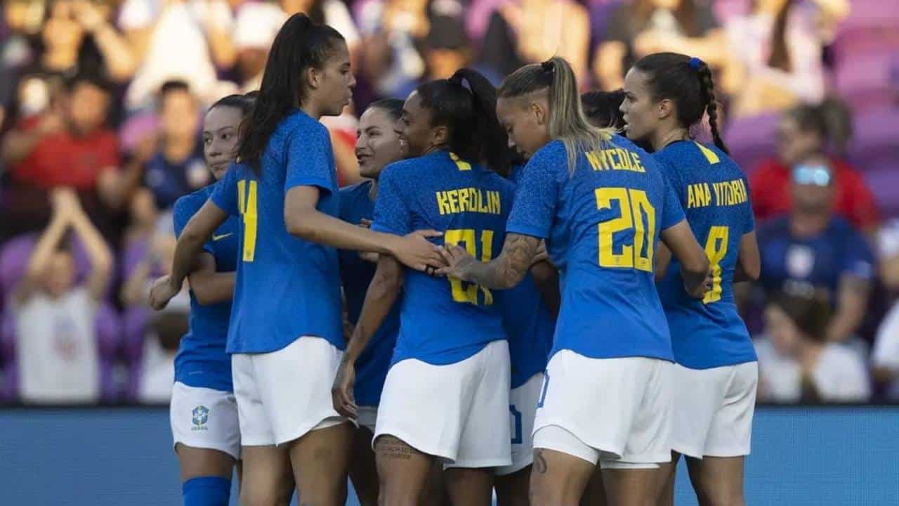 Brasil derrota Japão após entrada de Marta em torneio amistoso