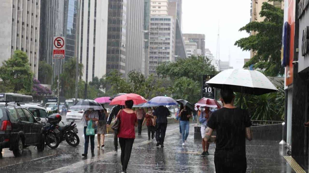 Cidade de São Paulo alerta com as fortes chuvas
