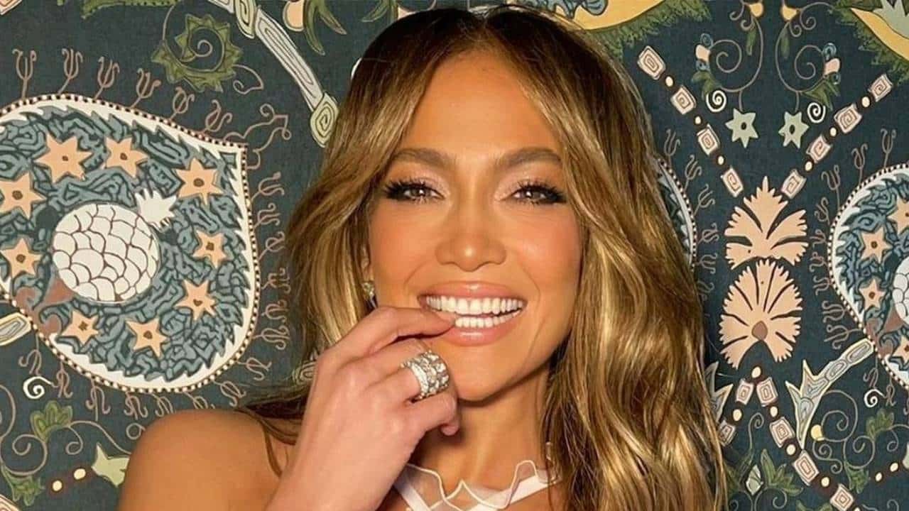 Conheça o corte de cabelo que Jennifer Lopez para rejuvenescer