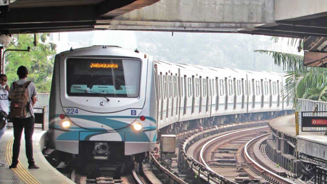 Metroviários voltam ao trabalho com catracas liberadas em SP
