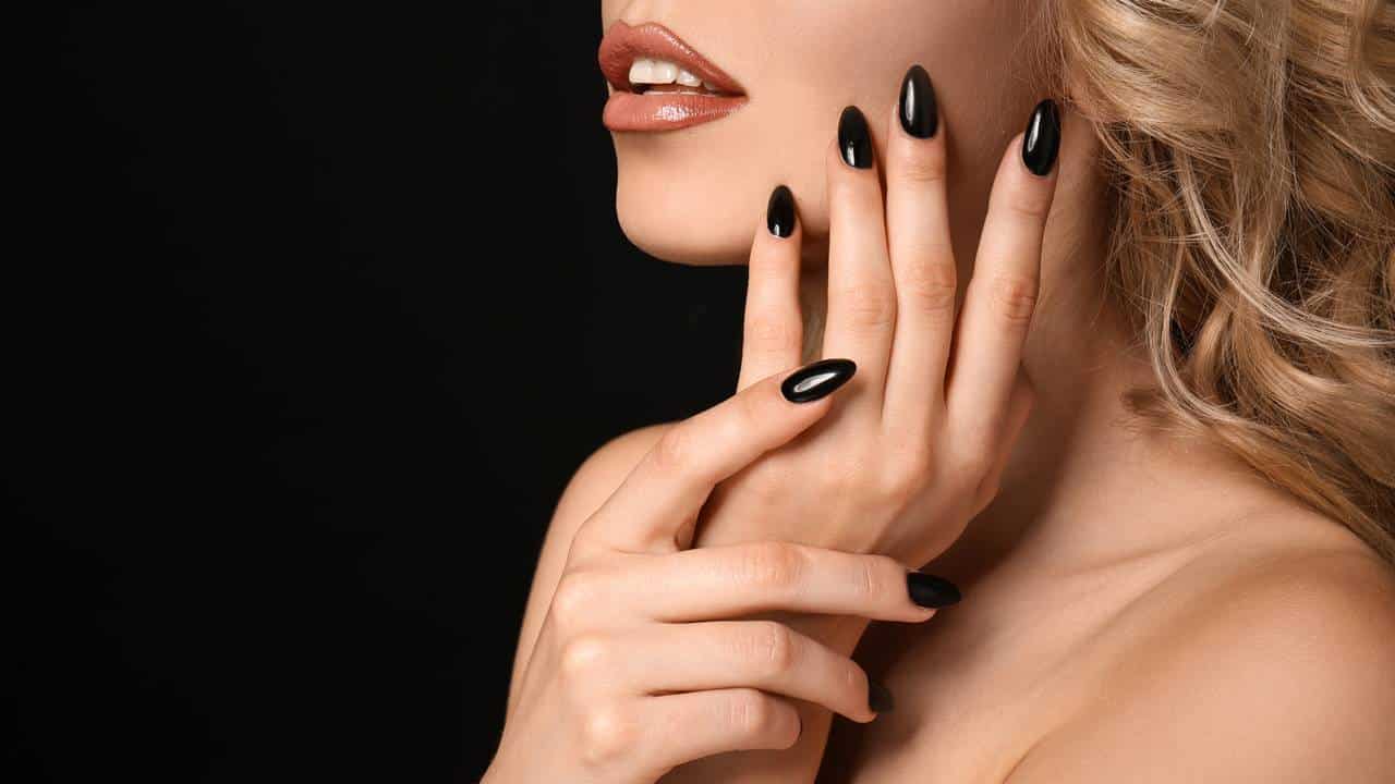 Unhas Vamp 5 designs que valorizam seu look e te deixam mais estilosa